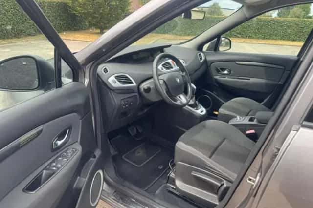 Renault Scénic (2009) thumbnail 2