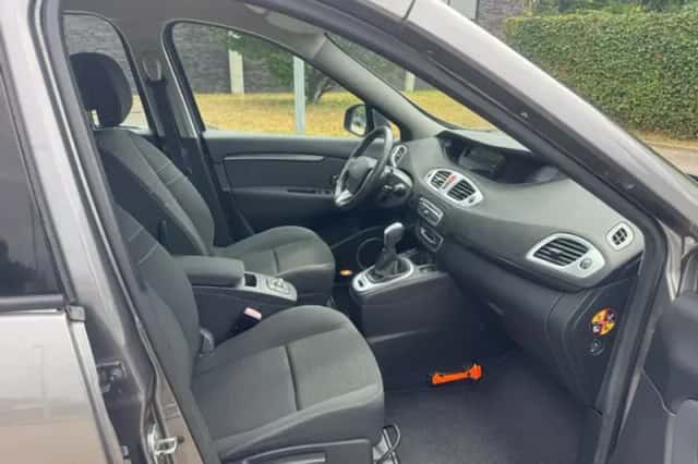 Renault Scénic (2009) thumbnail 3