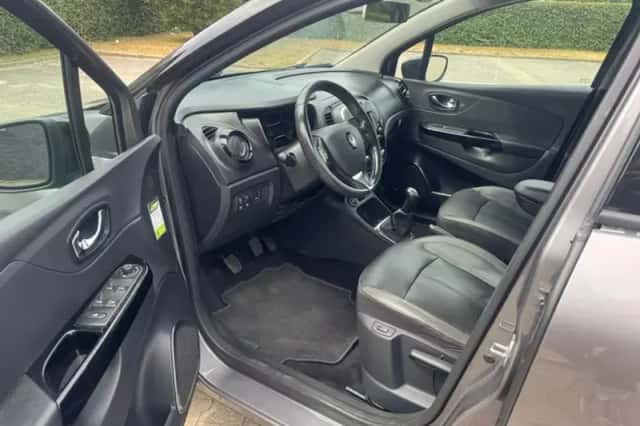 Renault Captur (2015) thumbnail 2