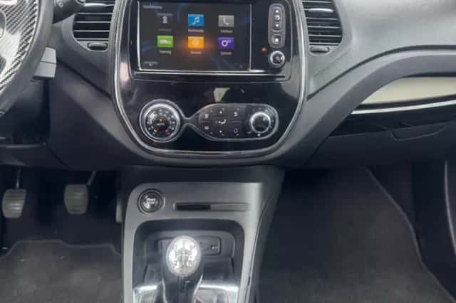 Renault Captur (2015) thumbnail 5