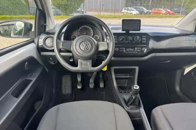 Volkswagen Up! (2014) thumbnail 4