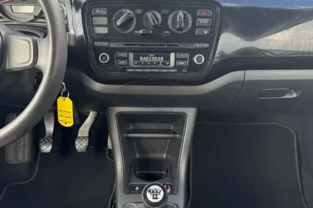 Volkswagen Up! (2014) thumbnail 5