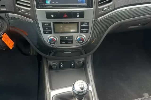 Hyundai Santa Fe (2011) thumbnail 4