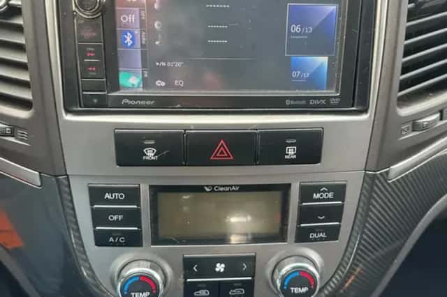 Hyundai Santa Fe (2011) thumbnail 5