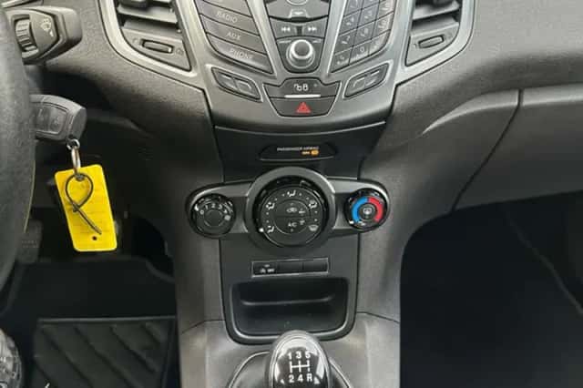 Ford Fiesta (2015) thumbnail 5