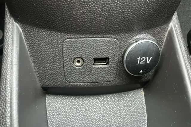 Ford Fiesta (2015) thumbnail 6