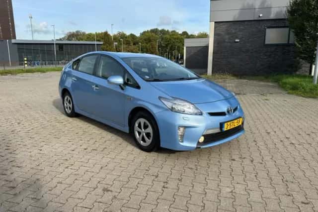 Toyota Prius (2013) thumbnail 1