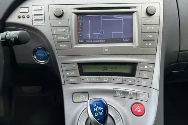Toyota Prius (2013) thumbnail 5