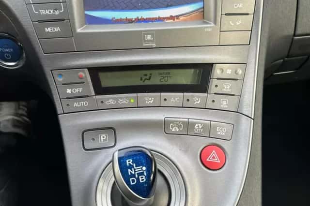 Toyota Prius (2013) thumbnail 6
