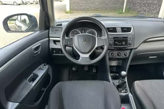 Suzuki Swift (2012) thumbnail 4