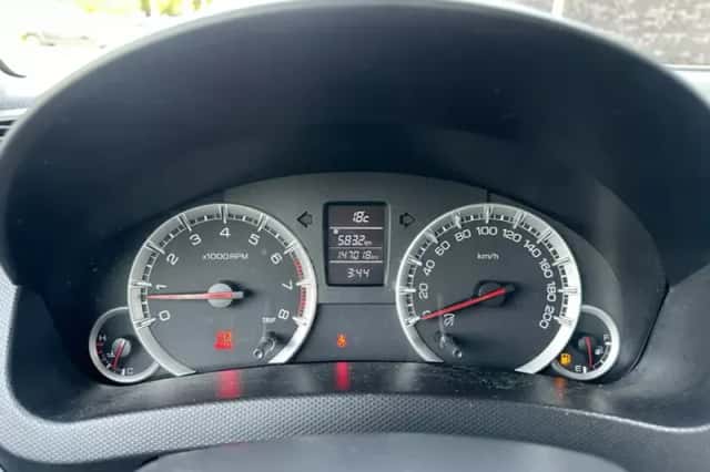 Suzuki Swift (2012) thumbnail 6