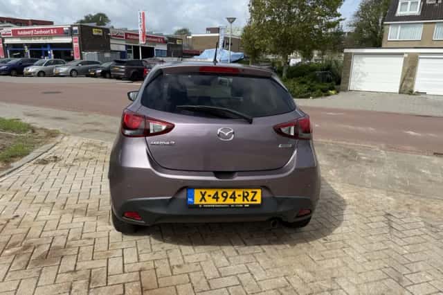 Mazda 2 (2015) thumbnail 4
