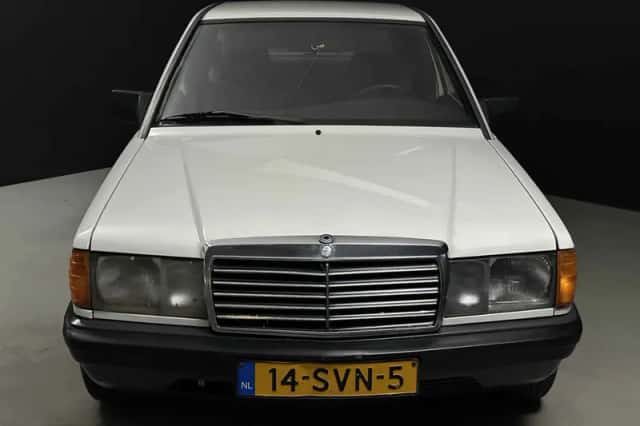 Mercedes-Benz 190-Serie (1984) thumbnail 4