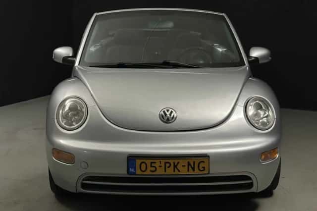 Volkswagen New Beetle (2004) thumbnail 4