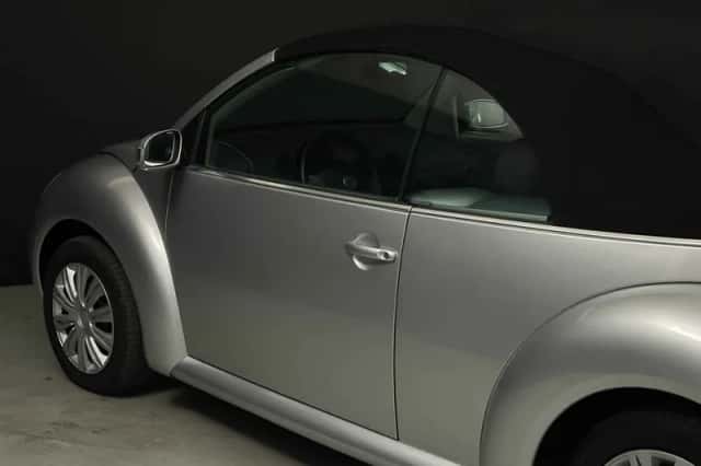 Volkswagen New Beetle (2004) thumbnail 5