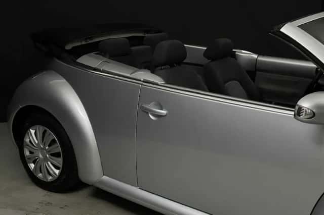 Volkswagen New Beetle (2004) thumbnail 6