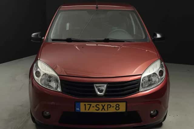 Dacia Sandero (2012) thumbnail 4