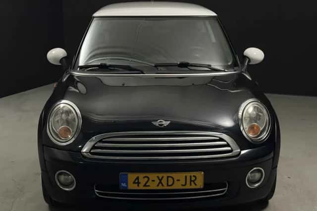 MINI Cooper (2007) thumbnail 4