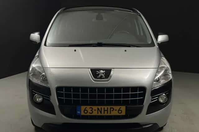 Peugeot 3008 (2010) thumbnail 4