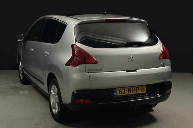 Peugeot 3008 (2010) thumbnail 5