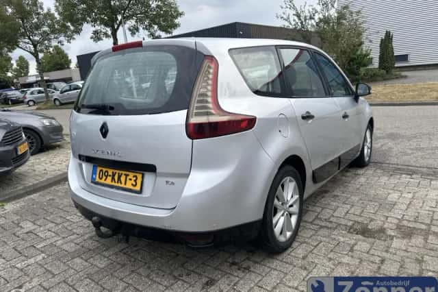 Renault Scénic (2010) thumbnail 3
