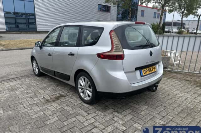 Renault Scénic (2010) thumbnail 4