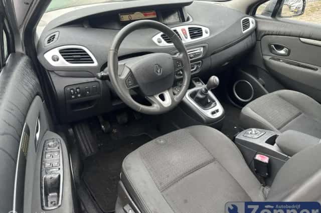 Renault Scénic (2010) thumbnail 6