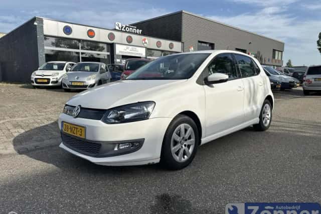 Volkswagen Polo (2011) thumbnail 2