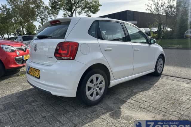 Volkswagen Polo (2011) thumbnail 3