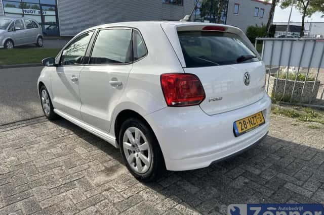 Volkswagen Polo (2011) thumbnail 4