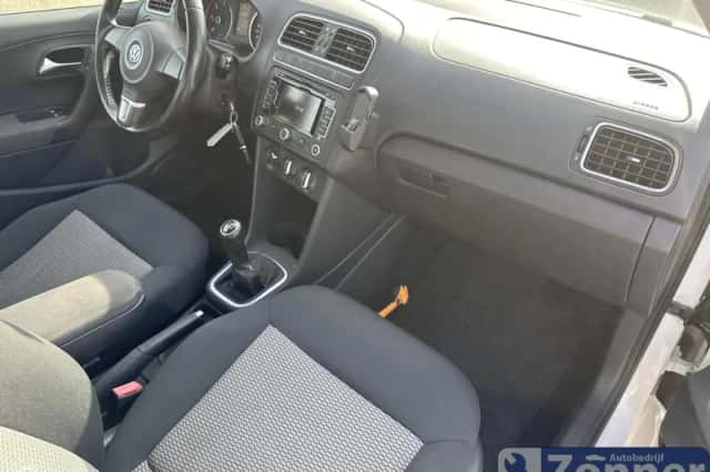 Volkswagen Polo (2011) thumbnail 5
