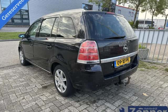 Opel Zafira (2007) thumbnail 4