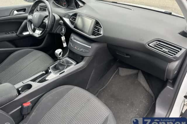 Peugeot 308 (2018) thumbnail 5