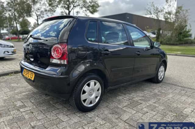 Volkswagen Polo (2005) thumbnail 3
