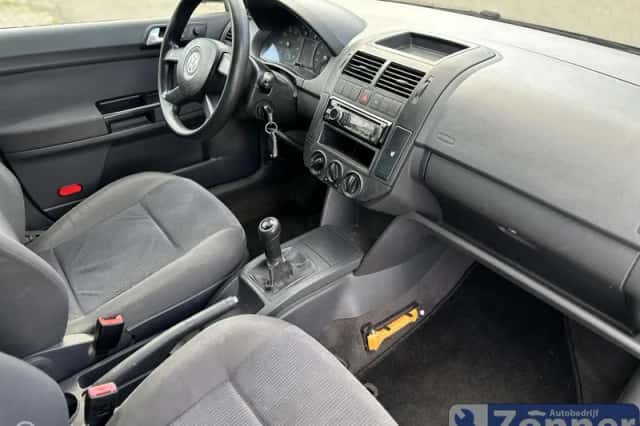 Volkswagen Polo (2005) thumbnail 4