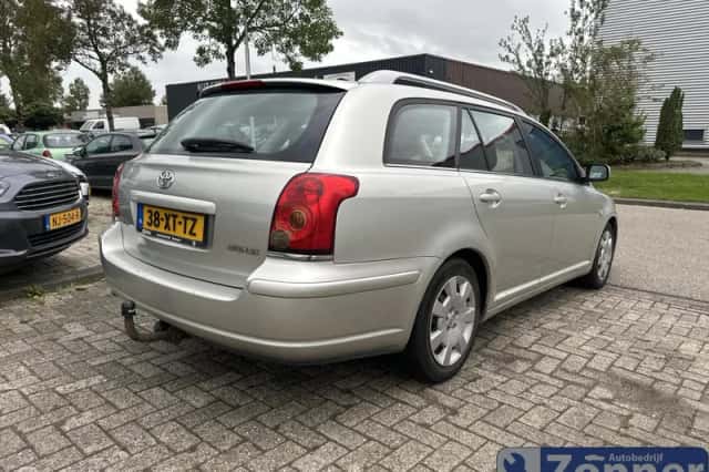 Toyota Avensis (2006) thumbnail 2
