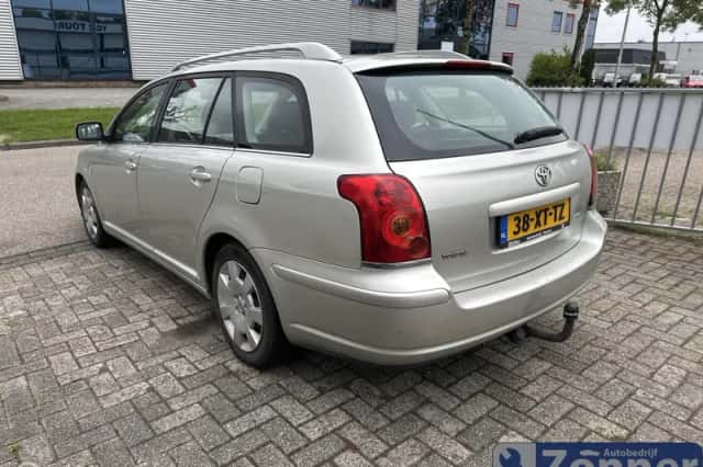 Toyota Avensis (2006) thumbnail 3