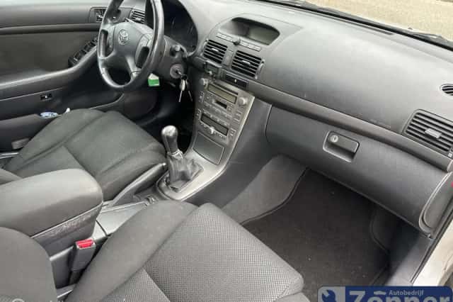 Toyota Avensis (2006) thumbnail 4