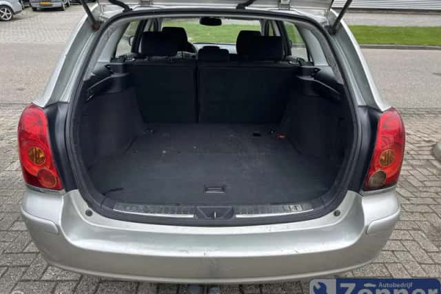 Toyota Avensis (2006) thumbnail 6