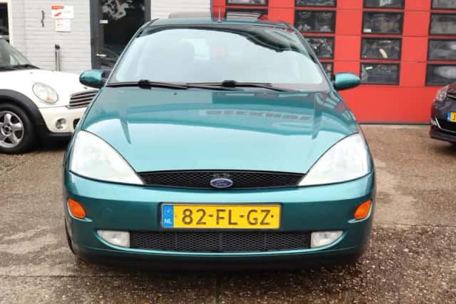 Ford Focus (2000) thumbnail 2