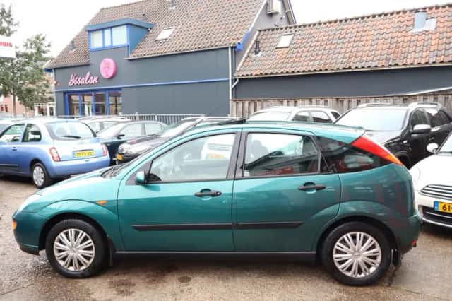 Ford Focus (2000) thumbnail 4
