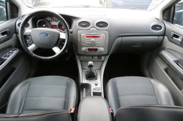 Ford Focus (2009) thumbnail 3