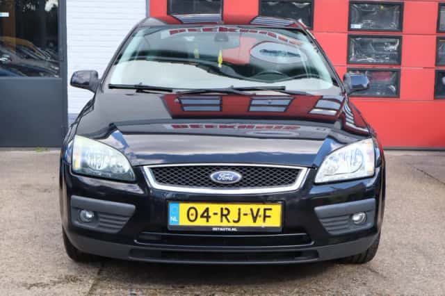 Ford Focus (2005) thumbnail 2