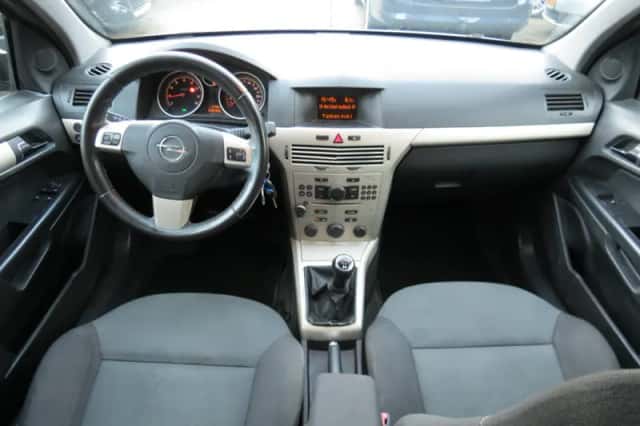 Opel Astra (2007) thumbnail 3