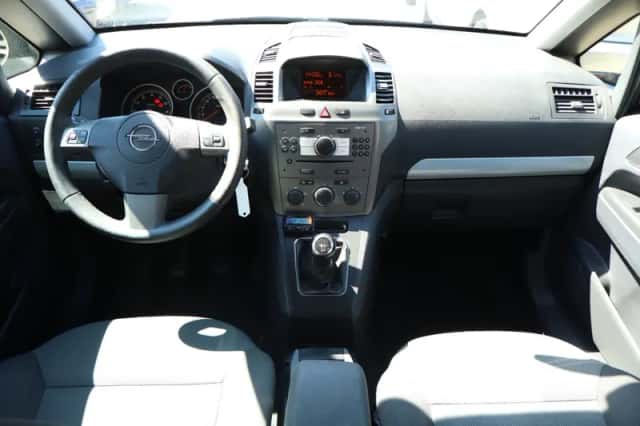Opel Zafira (2007) thumbnail 3
