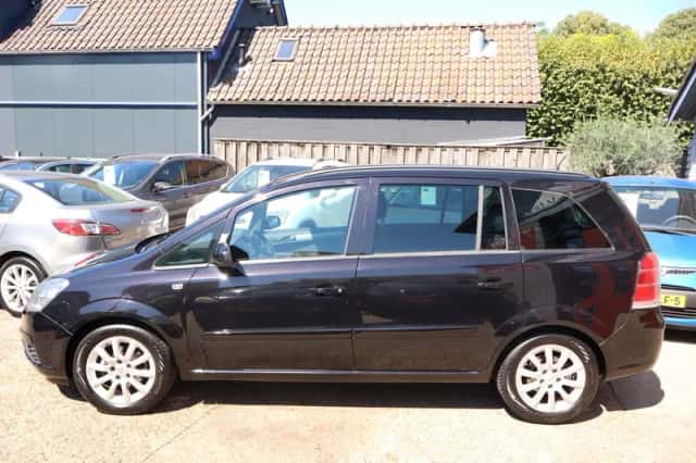 Opel Zafira (2007) thumbnail 4
