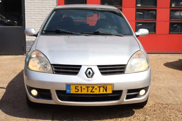 Renault Clio (2007) thumbnail 2