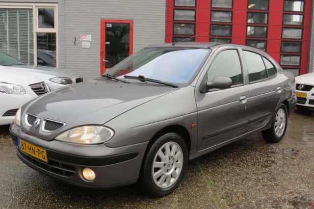 Renault Mégane (2001) thumbnail 1