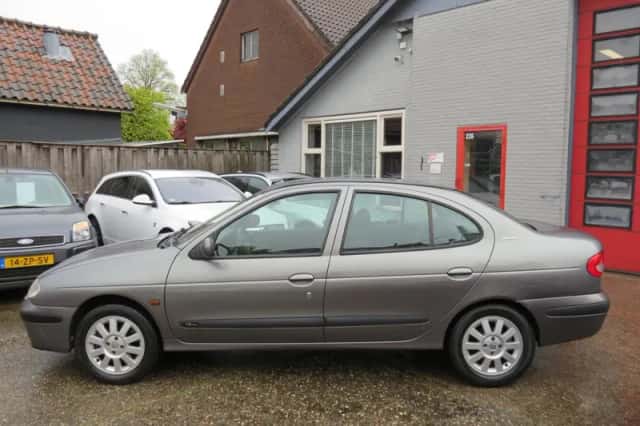 Renault Mégane (2001) thumbnail 5