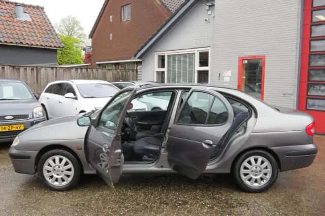 Renault Mégane (2001) thumbnail 6